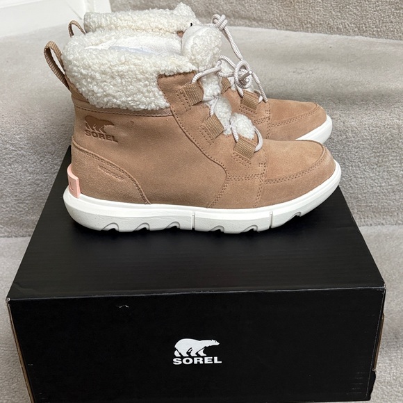 NWT Sorel Brown Boots with Cream Sherpa Fur Trim - Picture 2 of 7